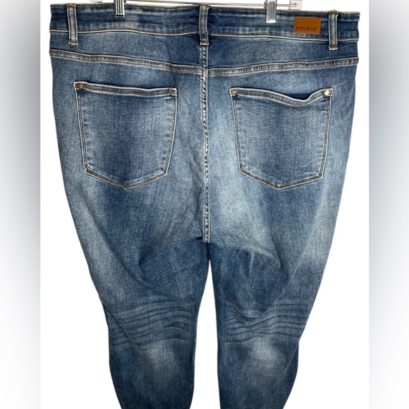 Judy Blue High Waist Skinny Fit Jeans Raw Distressed Hem Style JB82157MD - Picture 4 of 8